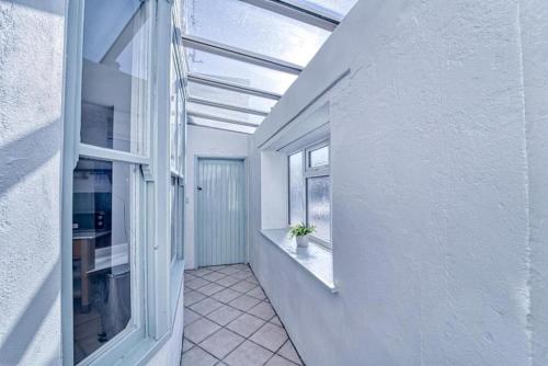 The Stylish Gem of Bath - Sleeps 10, Bath (photo 11)