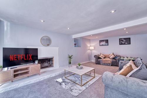 The Stylish Gem of Bath - Sleeps 10, Bath (photo 3)