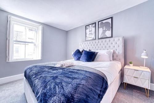 The Stylish Gem of Bath - Sleeps 10, Bath (photo 5)