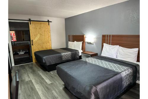 Deluxe 2 Double Beds Non-Smoking