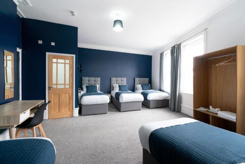 room detail thumbnail 1