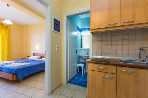 2 twin beds, 2 sofa beds