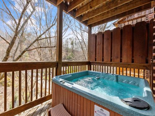 Simple Elegance Sleeps 18 6 Bedrooms Theater Room Arcade Hot Tub WiFi - main image