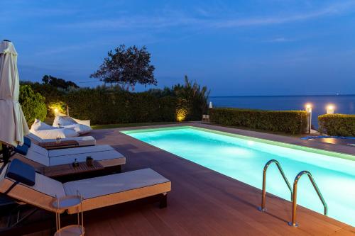Oceana - Exclusive Beachfront Villa with Private Pool and BBQ by GG, Alexandroupoli (foto 5)