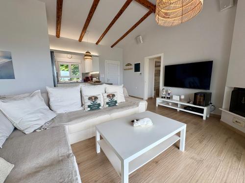 Oceana - Exclusive Beachfront Villa with Private Pool and BBQ by GG, Alexandroupoli (foto 6)
