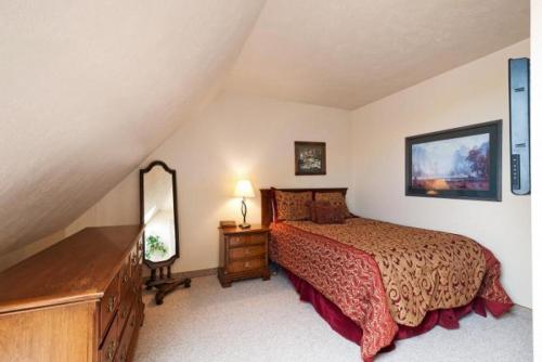 Three-Bedroom Apartment image 10
