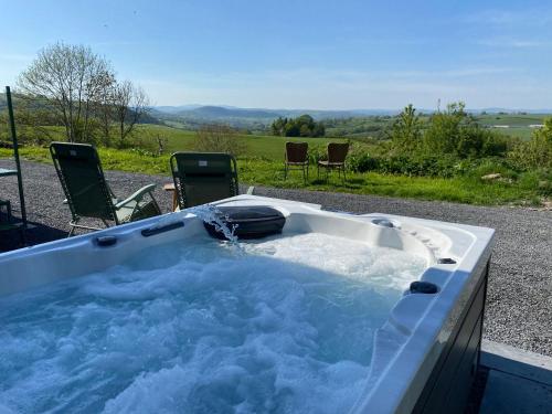 . Fabulous Hot Tub with Views!