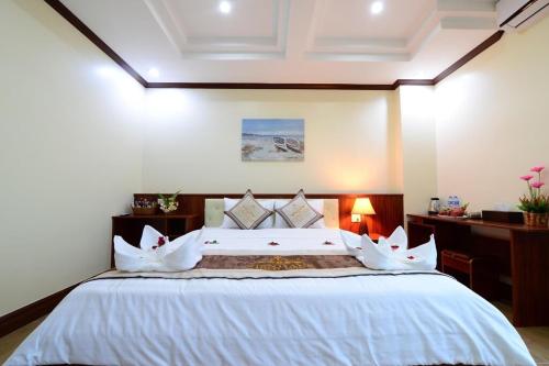 Deluxe Double Room image 10