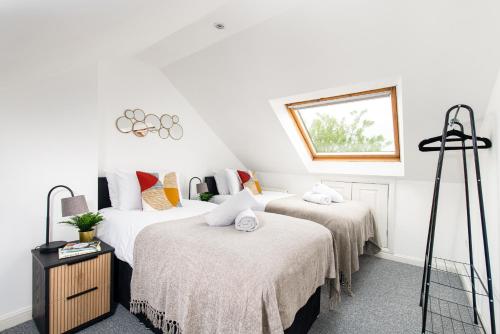 NEW Business & Long Stays- Sleeps7-by FabAccommodation – khách sạn tại Filton