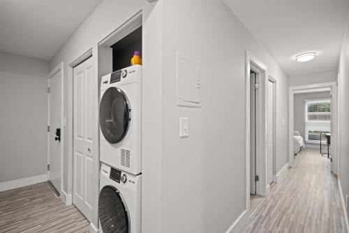 Spacious & Stylish Stay in Rochester Prime Spot in Rochester Hills