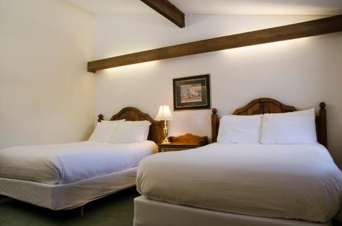 2 double beds
