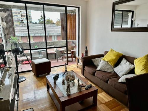 Hermoso departamento 2 dormitorios 2 baños en Providencia a pasos de metro