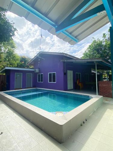 泳池, Capital O 91153 Chalet Dusun Duriyan in 亞恩