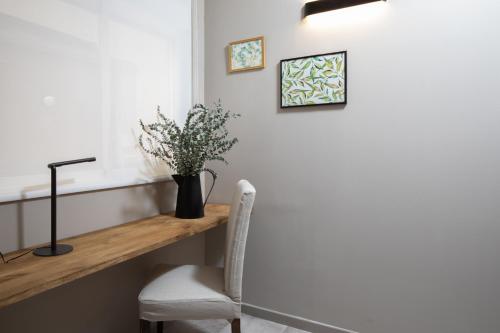 Jardinets Guest House - image 12