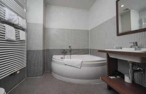 Comfort Room image 1