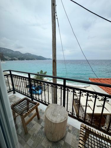 Bleu Mati, Kokkari