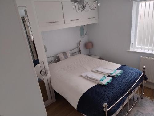 cosy annex close to leeds airport, Leeds