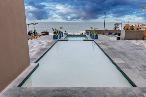 Beachfront Condo with Balcony amazing view