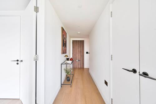 Luxury 2-Bed 2-Bath Apartment -White City Living -Steps To Tube, Londyn (zdjęcie 7)