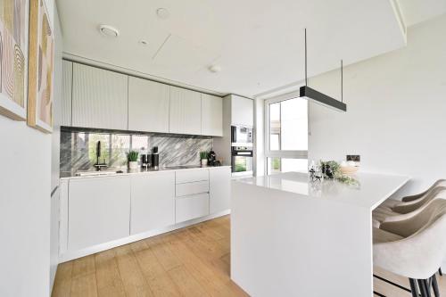 Luxury 2-Bed 2-Bath Apartment -White City Living -Steps To Tube, Londyn (zdjęcie 6)
