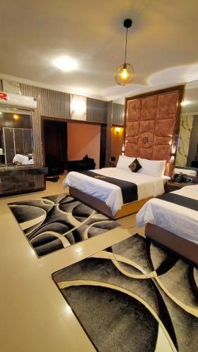 Hotel Oasis - image 12