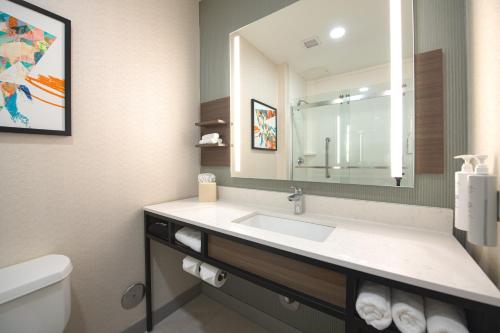 Hilton Garden Inn Newport News - image 6