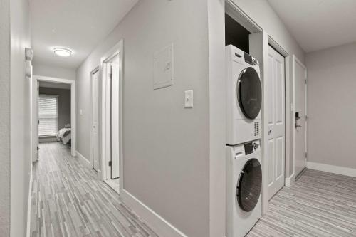 Stylish & Spacious Getaway Near Downtown in Rochester Hills