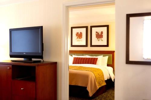 Elite One-Bedroom Suite Queen room in San Carlos Hotel