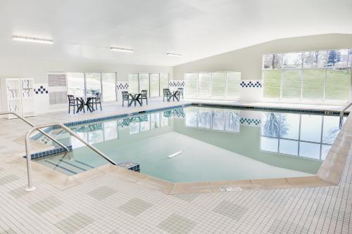 Parkview Inn & Suites, Lancaster Amish Country, PA - 수영장