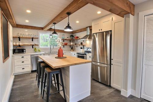 virtuve, Black Barn Family Beach House in Beaubassin East (NB)