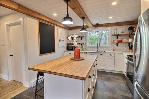 virtuve, Black Barn Family Beach House in Beaubassin East (NB)