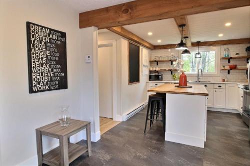 virtuve, Black Barn Family Beach House in Beaubassin East (NB)