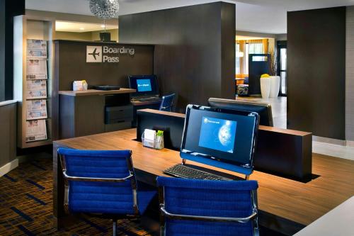 Courtyard By Marriott Hartford Windsor Airport - image 6