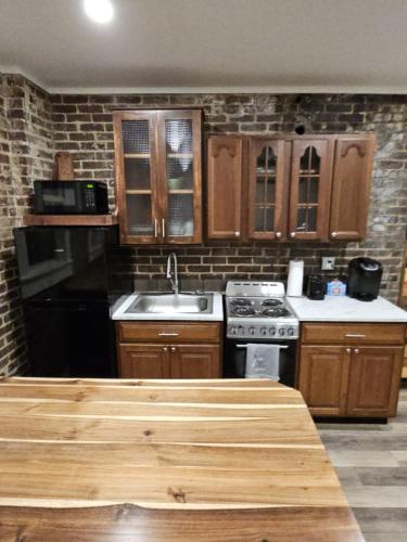 köök, Modern 1BR Apartment in GREAT Location Unit 203 in Maryville (TN)