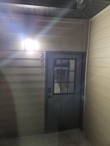 Modern 1BR Apartment in GREAT Location Unit 203 in Maryville (TN)
