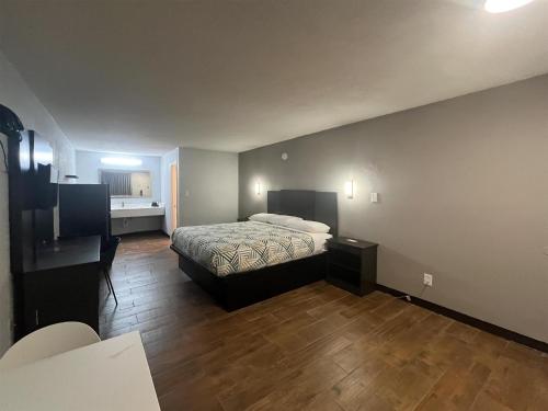Studio 6 Suites Hurricane WV - image 9