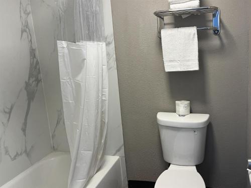 Studio 6 Suites Hurricane WV - image 6