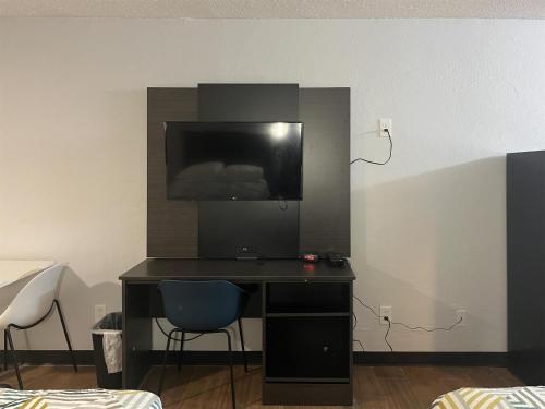 Studio 6 Suites Hurricane WV - image 11