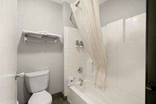 Best Western Desert Villa Inn - image 9