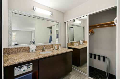 Best Western Desert Villa Inn - image 12
