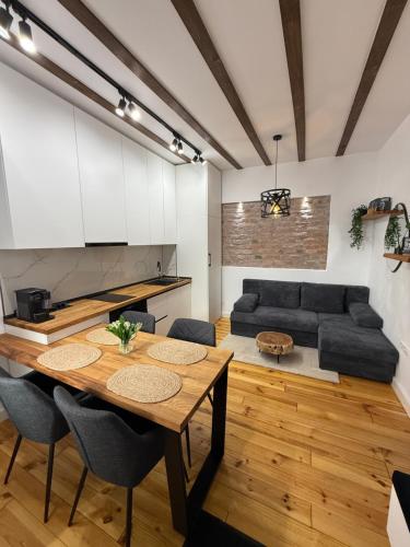 MMA's Apartment with AC- 1 minute from Piața Mare