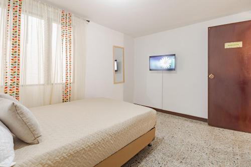 Double Room image 4