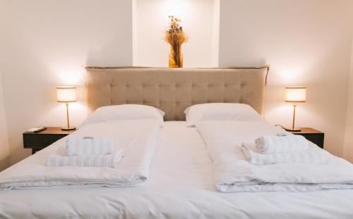 Double Room image 6