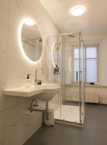 One-Bedroom Apartment image 5