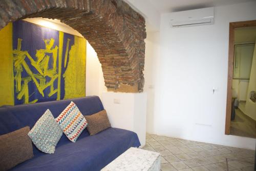 One-Bedroom Apartment image 3