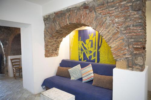 One-Bedroom Apartment image 2
