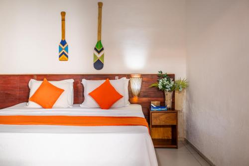 1 queen bed, 1 twin bed