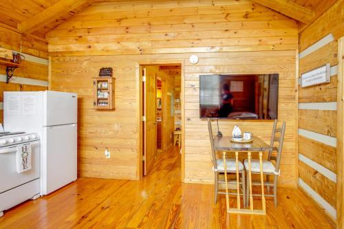 Cherokee Lake Cabin Shared Pavilion and Fire Pit! - image 11