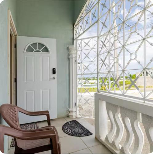 CrearyStays in Discovery Bay