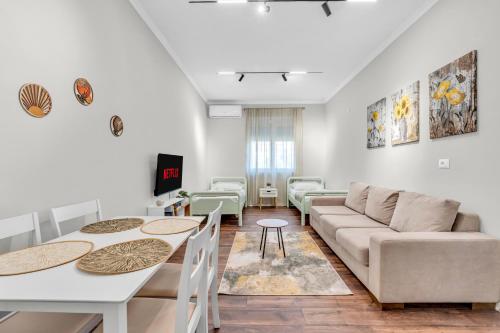 Olive & Bloom entire vila with Pool & Private Parking, Berat (zdjęcie 9)